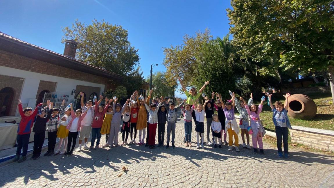 Okulumuz 2. Sınıf Öğrencileri Oleatrium Zeytin ve Zeytin Yağı Müzesi ile Değirmen Hayvan Çiftliğine Gezi Düzenlediler
